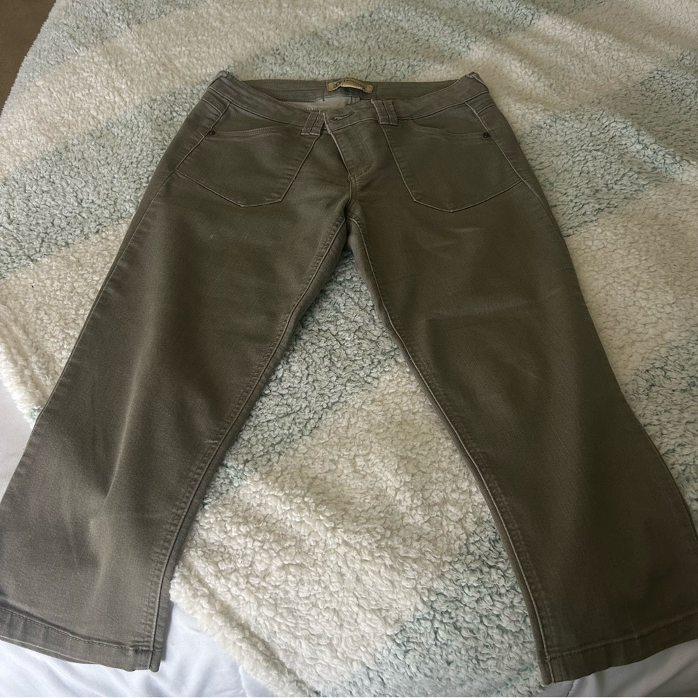 Democracy Green Capri Pants